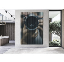 Innenaufnahme eines Raumes mit einem akustischen Wandpaneel mit abstraktem Muster