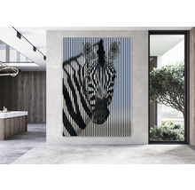 Dekoratives Wandbild mit Zebra-Motiv und Streifen in einem modernen Wohnraum.
