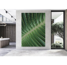 Dekoratives Wandpaneel mit Pflanzenmuster in einem modern eingerichteten Raum.