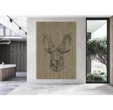 Wandpaneel mit dekorativem Ziegenmotiv im modernen Raum