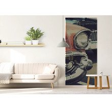 Wohnzimmer mit Sofa, Regal und Wandpaneel mit Automotiv