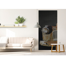 Wohnzimmer mit Sofa, Beistelltisch und Wandpaneel mit Automotiv