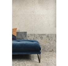 Beispielszene mit Wand- und Bodenfliesen mit Sitzbank