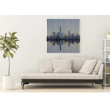 Dekorative Leinwand mit einem Stadtbild, das durch vertikale Streifen unterbrochen wird und über einem Sofa hängt