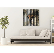 Wohnzimmer mit Sofa und Wandbild mit Tiermotiv