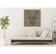 Wandbild mit Hirschmotiv über einer Couch im Wohnzimmer