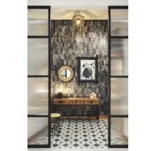 Innenraum mit Konsole, Wandbild, Spiegel und dekorativer Beleuchtung