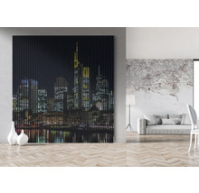 Dekoratives Paneel mit einem Skyline-Motiv in einem Wohnraum