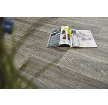 Verlegtes Laminat mit Magazin