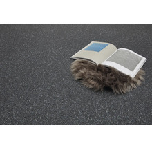 Dekorativer Boden mit offenem Buch und Fellteppich