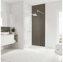 Badezimmer mit Duschkabine, Waschtisch und Teppich für ein helles, organisiertes Ambiente.