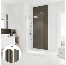 Badezimmer mit Duschwand, Duscharmatur und Montageprofilen