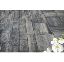 Verlegte Pflastersteine im Außenbereich