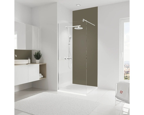 Modernes Badezimmer mit Duschkabine, Waschtisch und weißem Teppich.