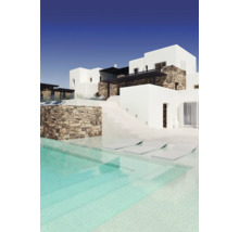 Außenansicht eines Hauses mit Pool, Steinelementen und Treppen