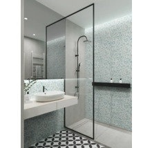 Modernes Badezimmer mit Dusche, Waschbecken und Mosaikfliesen