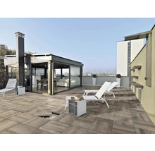 Dachterrassen Szene mit Holzfliesen, Pavillon mit Schiebetüren und Liegestühlen