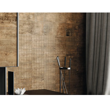 Wandgestaltung mit quadratischen und rechteckigen Fliesen in rustikalem Design