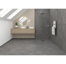 Modernes Badezimmer mit Dachfenster, Waschtisch, Spiegel und Dusche