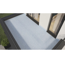 Balkon mit Bodenbeschichtung und Fensterfront