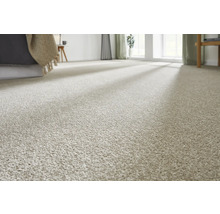 Ein Schlafzimmer mit Teppichboden ausgelegt