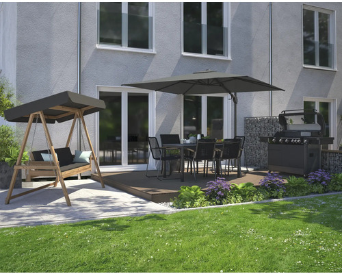 Produktbild 8 (groß) Gartenbereich mit Gartengrill, Esstischgarnitur, Hollywoodschaukel und Sonnenschirm vor dem Haus