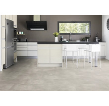 Moderne Küche mit Küchenzeile, Kücheninsel und Bodenbelag