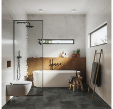 Modernes Badezimmer mit Dusche, Badewanne, Toilette und Waschbecken