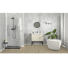 Modernes Badezimmer mit Dusche, Waschtisch, Spiegel und freistehender Badewanne.