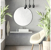 Modernes Badezimmer mit rundem Spiegel, Aufsatzwaschbecken und Zimmerpflanzen