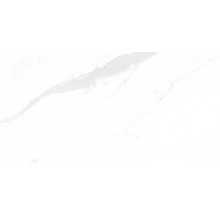 Weiße Fliese mit Marmoroptik für Wand und Boden