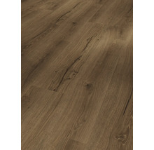 Nahaufnahme von Laminatboden mit Holzstruktur.