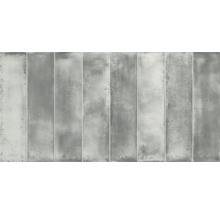 Mehrere graue Wandfliesen im Format Riemchen