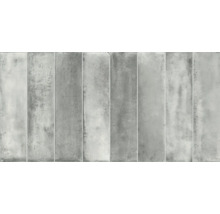 Graue Wandfliesen im Querformat