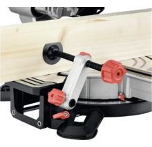 Werkstückspannung an einer Kapp- und Gehrungssäge