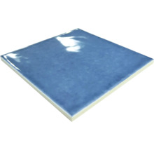 Quadratische, glasierte Keramikfliese