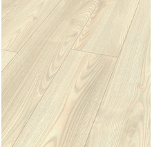 Heller Laminatboden mit Holzstruktur