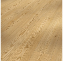 Verlegter Laminatboden mit Holzmaserung