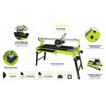 Fliesenschneidmaschine mit Kühlwasserpumpe, Wasserwanne, klappbaren Füßen und Transporträdern sowie technischen Daten wie Schnittlänge, Schnitttiefe und Drehzahl.