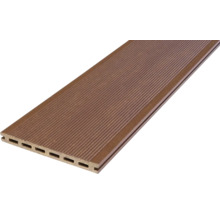 Terrassendiele aus Kunststoff mit gerillter Oberfläche