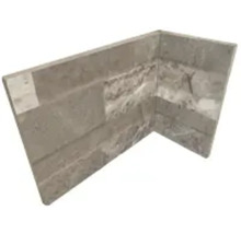 Eckansicht einer grauen Wandfliese mit Marmorstruktur