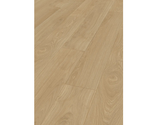 Nahaufnahme von hellem Laminatboden mit Holzstruktur