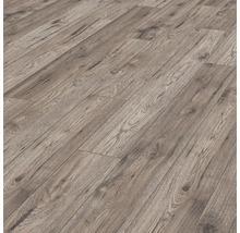 Verlegung von Laminatboden in Holzoptik.