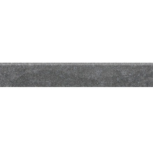 Nahaufnahme einer grauen Granitplatte mit feiner Körnung als Baumaterial.