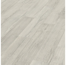 Verlegter heller Laminatboden mit Holzoptik