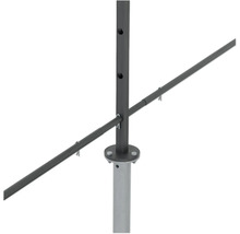 Detailansicht eines Sonnenschirmständers aus Metall