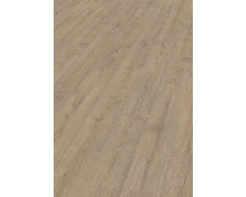Verlegtes Laminat mit Holzoptik als Bodenbelag