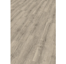 Verlegtes Laminat mit Holzoptik.