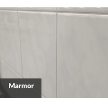 Detailaufnahme von glasierten Marmor Wandfliesen