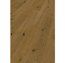 Verlegter Holzboden aus Eiche mit Astlöchern